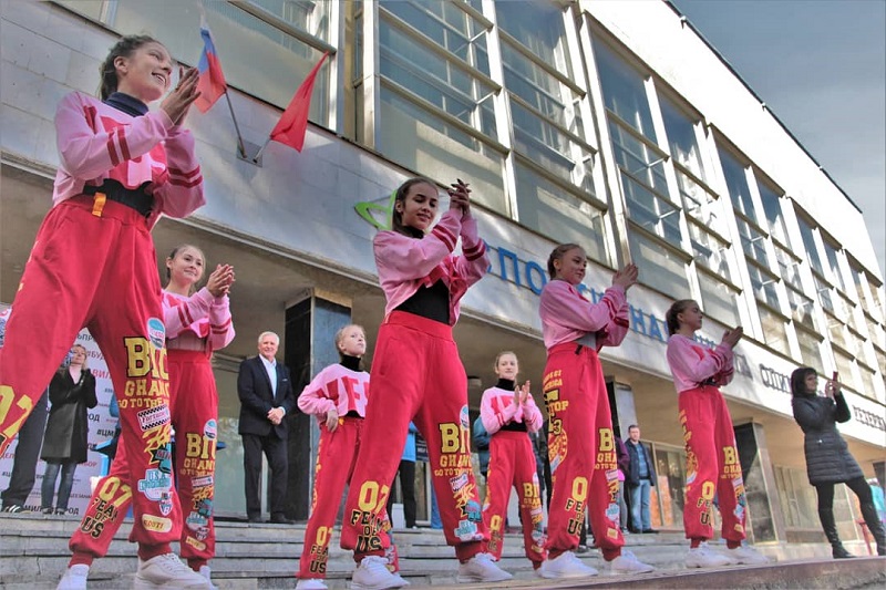 aKZwM9TXy6E.jpg
